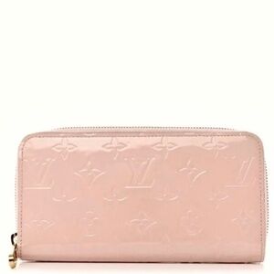 Louis Vuitton Rose Ballerine Vernis Zippy